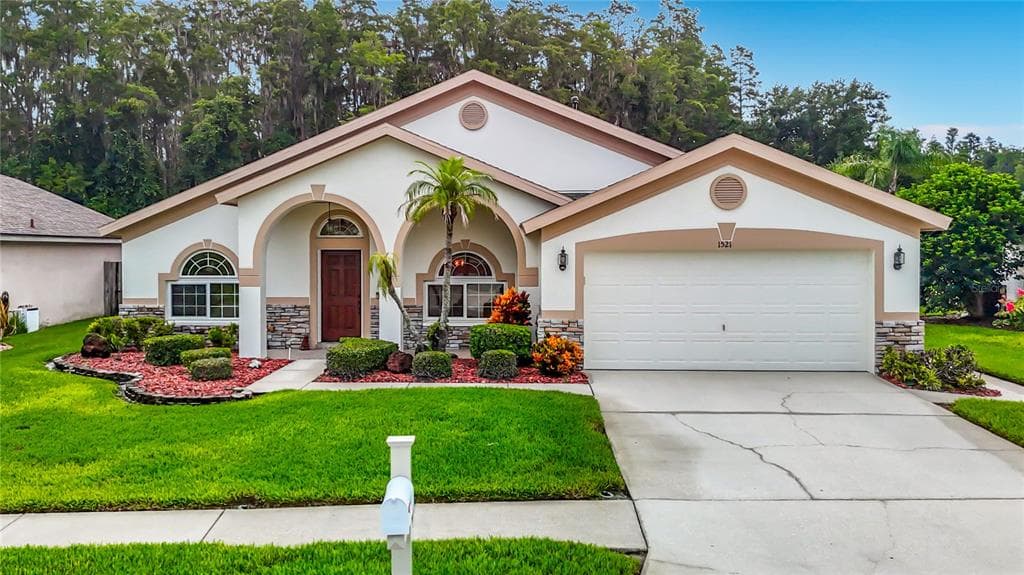 1521 BAYTHORN DRIVE WESLEY CHAPEL, FL 33543