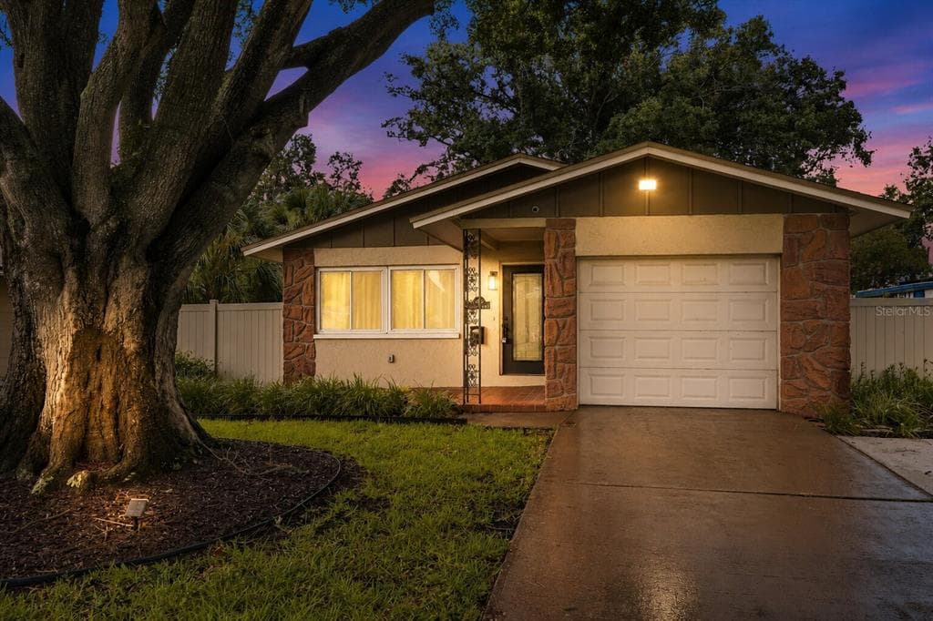 205 SE MONROE CIRCLE N ST PETERSBURG, FL 33703