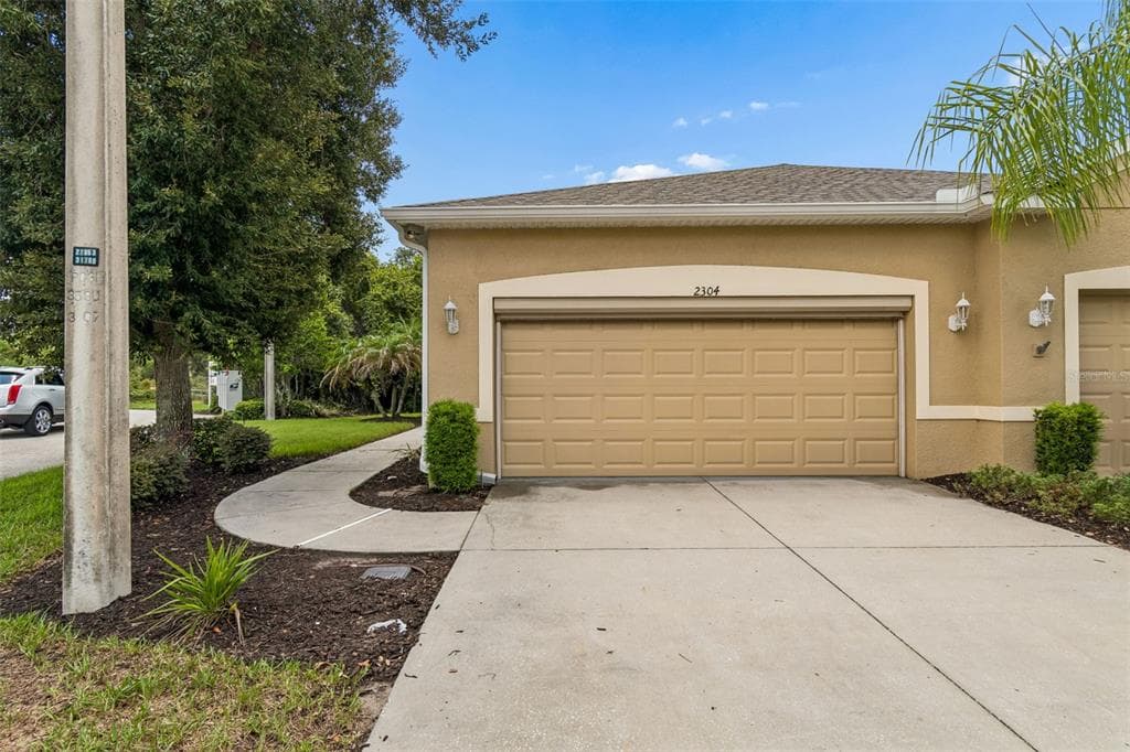 2304 OAKLEY GREEN DRIVE UNIT 61 SUN CITY CENTER, FL 33573