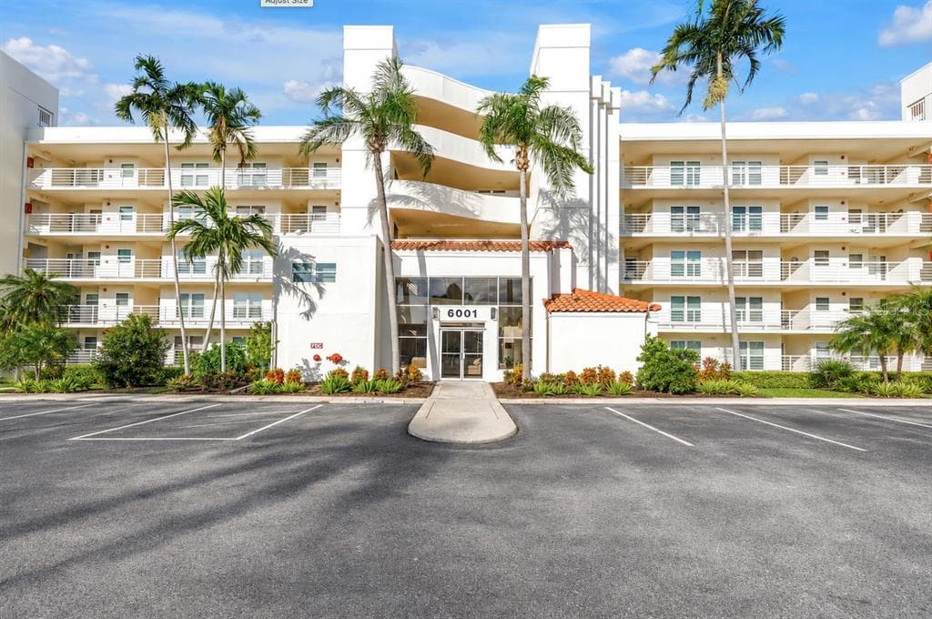 6001 BAHIA DEL MAR CIRCLE UNIT 428 ST PETERSBURG, FL 33715