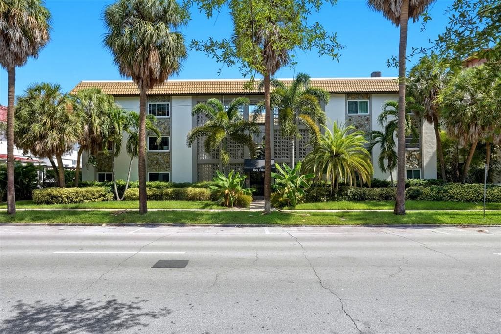 125 5TH AVENUE NE UNIT 210 ST PETERSBURG, FL 33701
