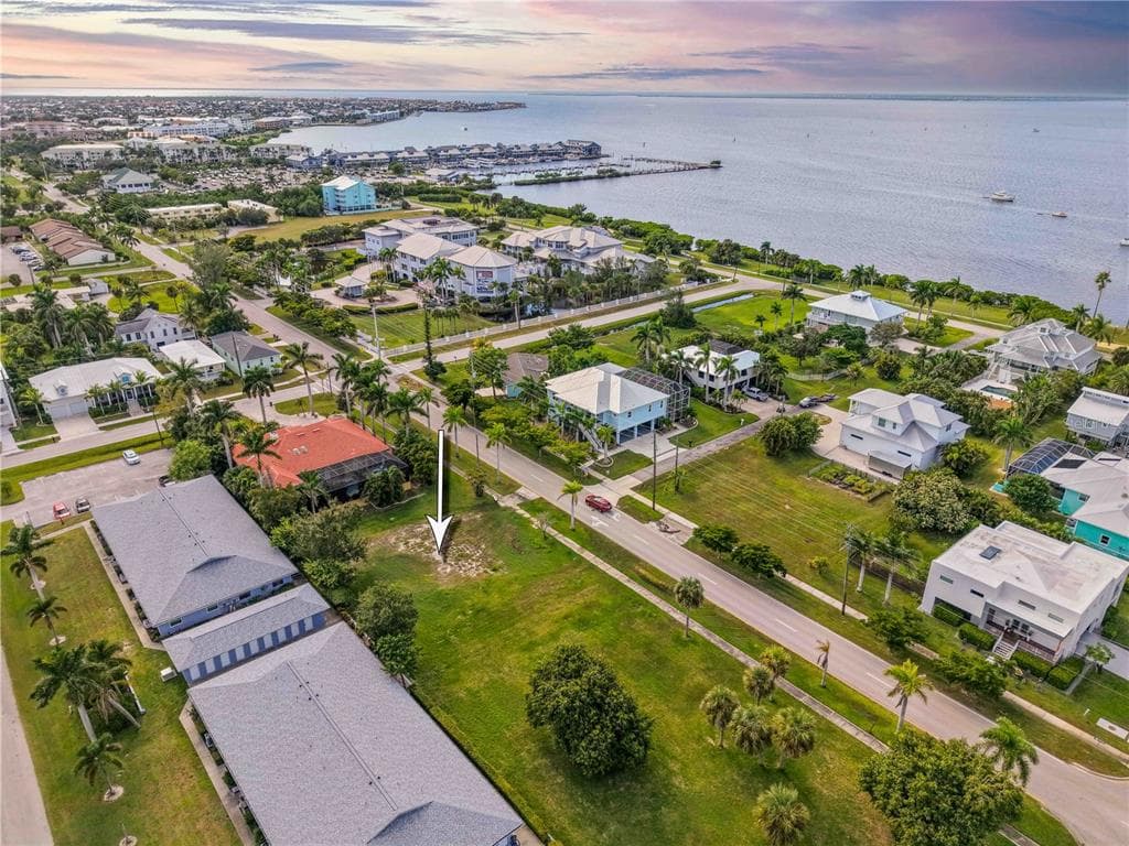 821 W MARION AVENUE PUNTA GORDA, FL 33950