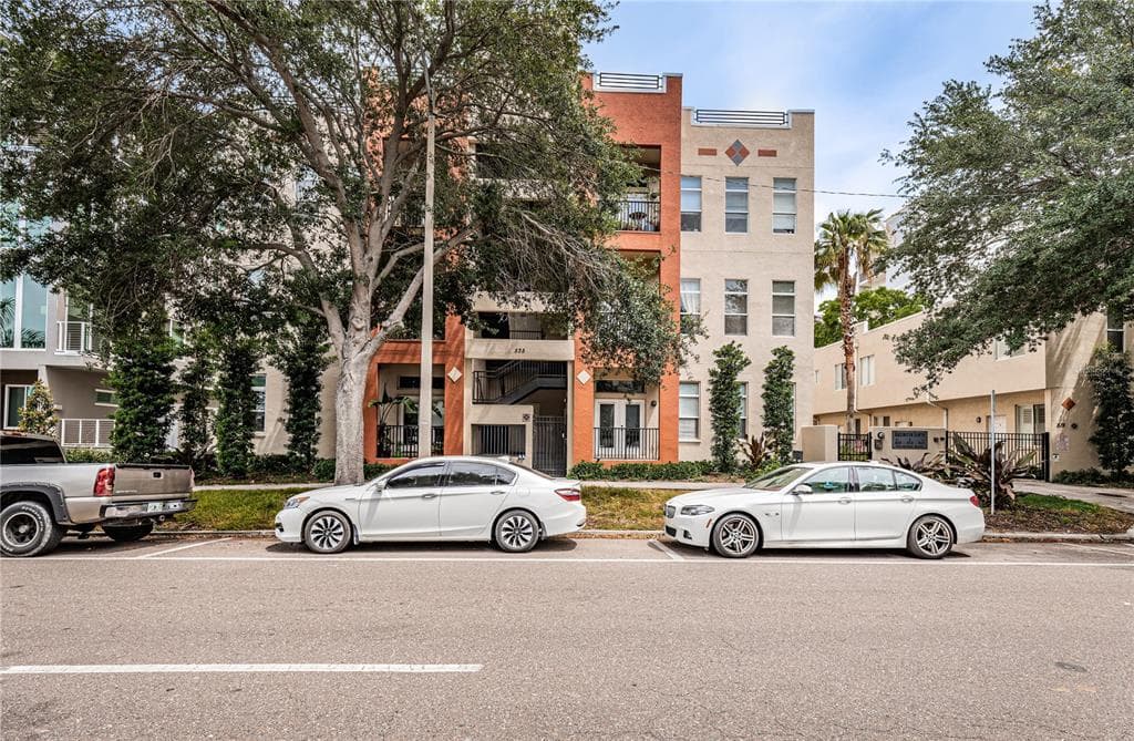535 4TH AVENUE S UNIT 4 ST PETERSBURG, FL 33701