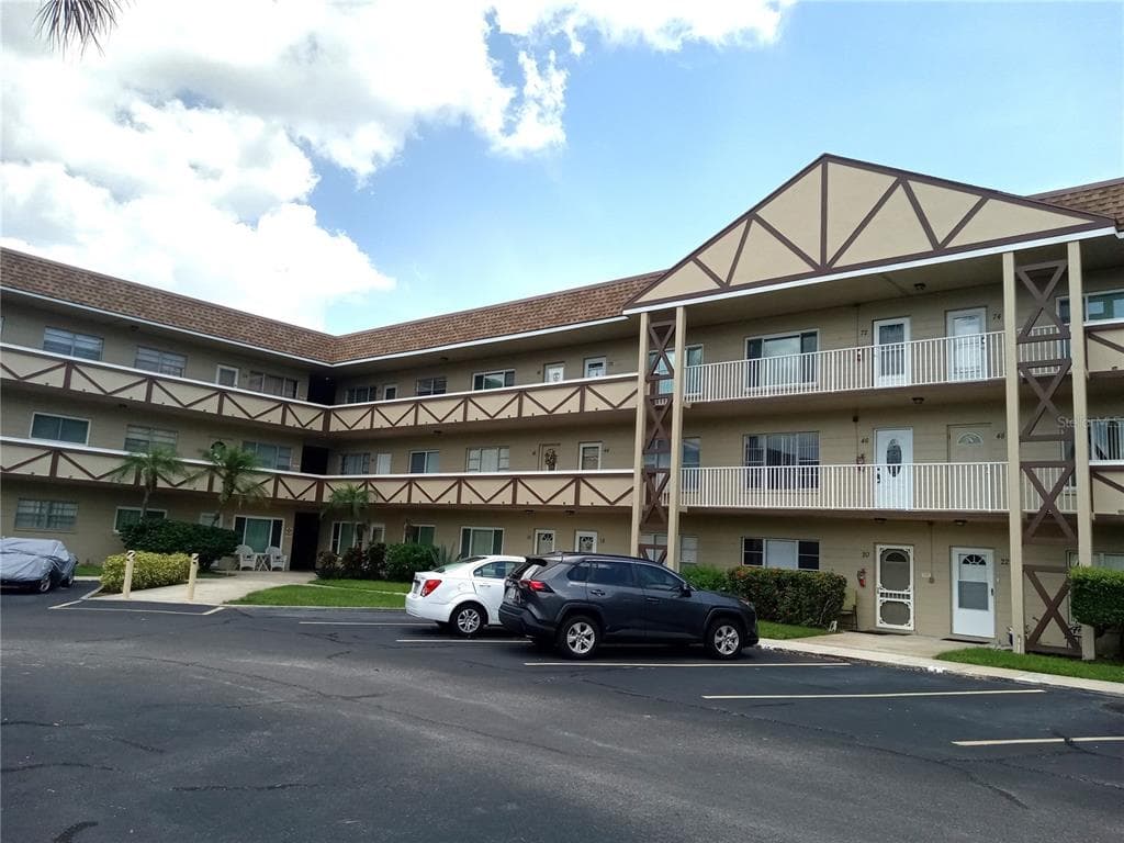 2464 AUSTRALIA WAY E UNIT 14 CLEARWATER, FL 33763