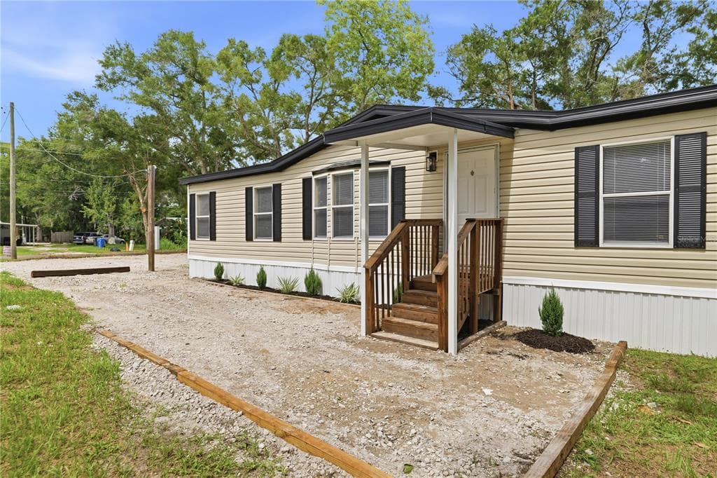 8726 N MEADOWVIEW CIR TAMPA, FL 33625