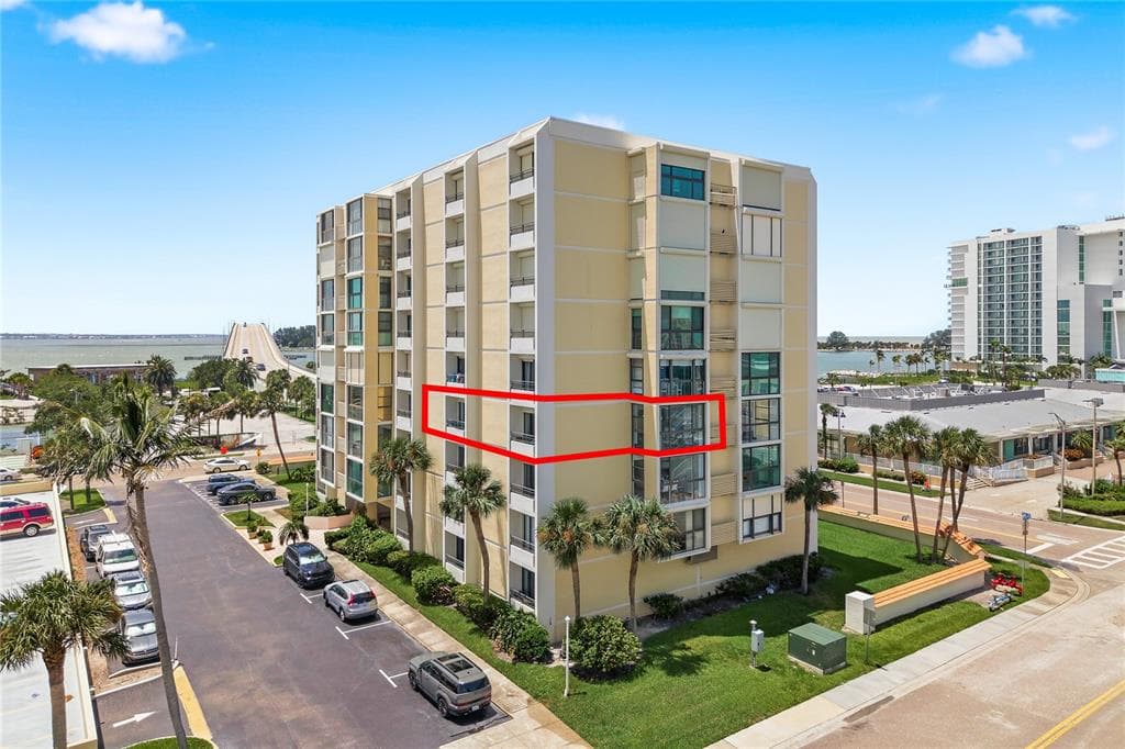 800 S GULFVIEW BOULEVARD UNIT 403 CLEARWATER BEACH, FL 33767