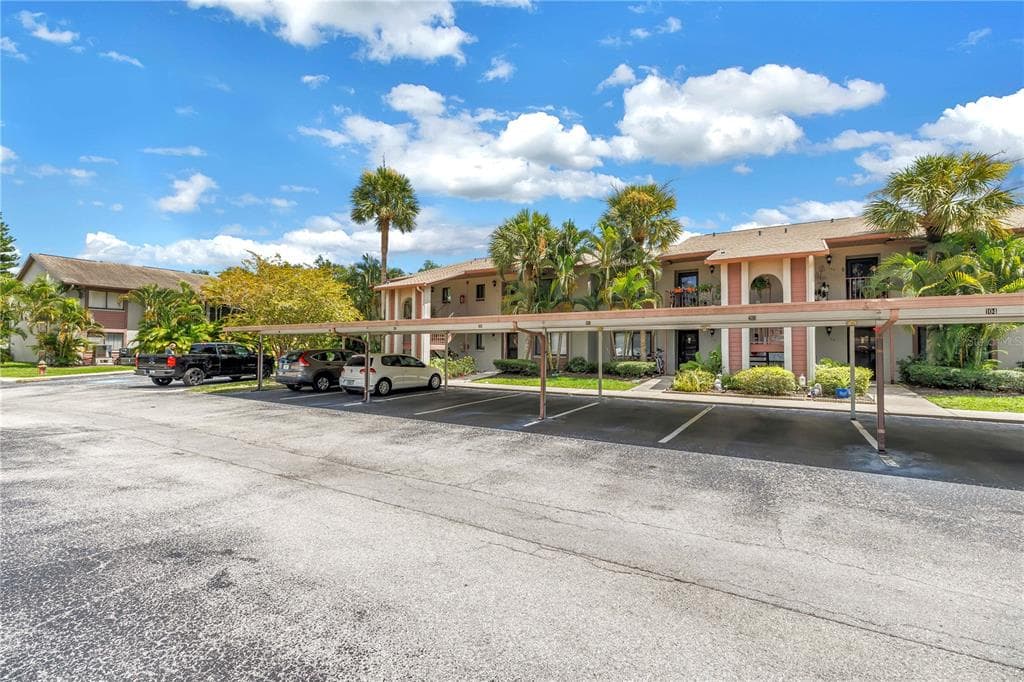 723 83RD AVENUE N UNIT 102 ST PETERSBURG, FL 33702
