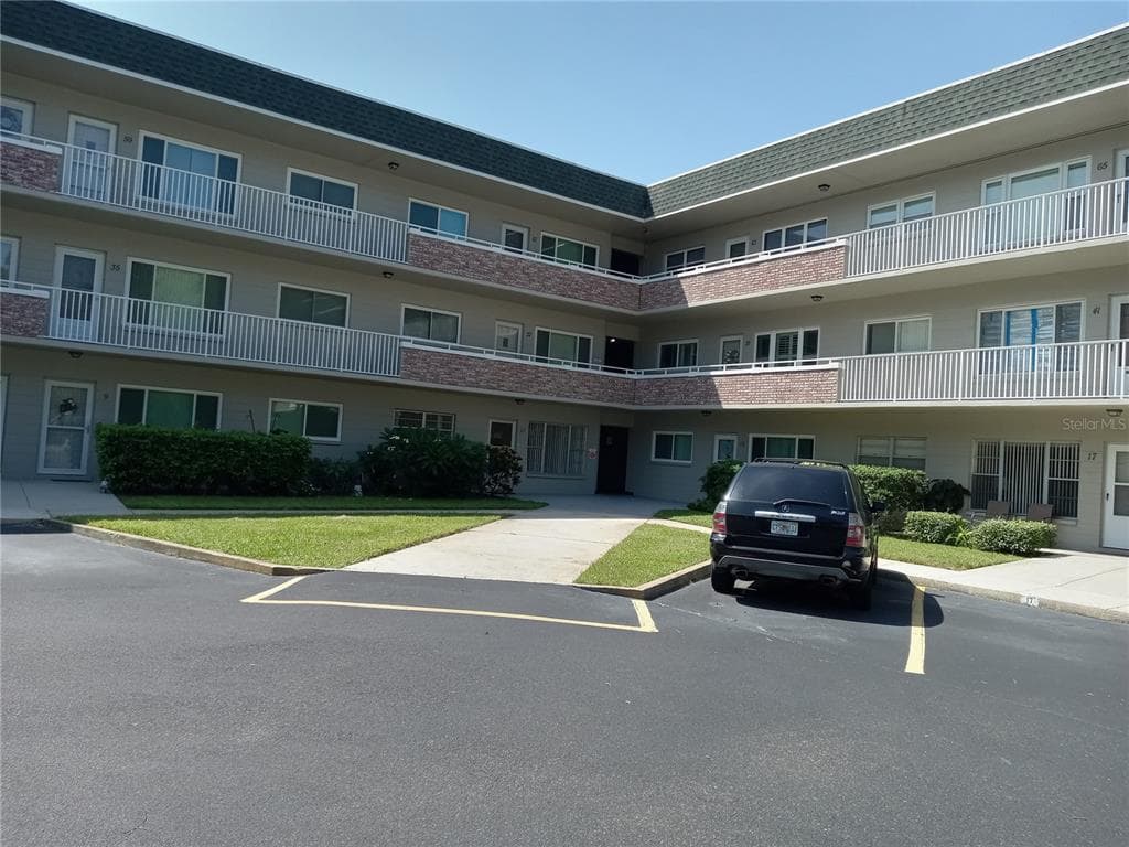 2427 RHODESIAN DRIVE UNIT 11 CLEARWATER, FL 33763