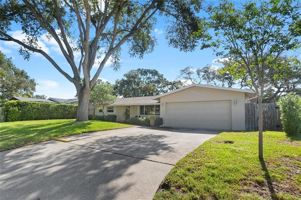 1707 RIDGEWAY DRIVE CLEARWATER, FL 33755