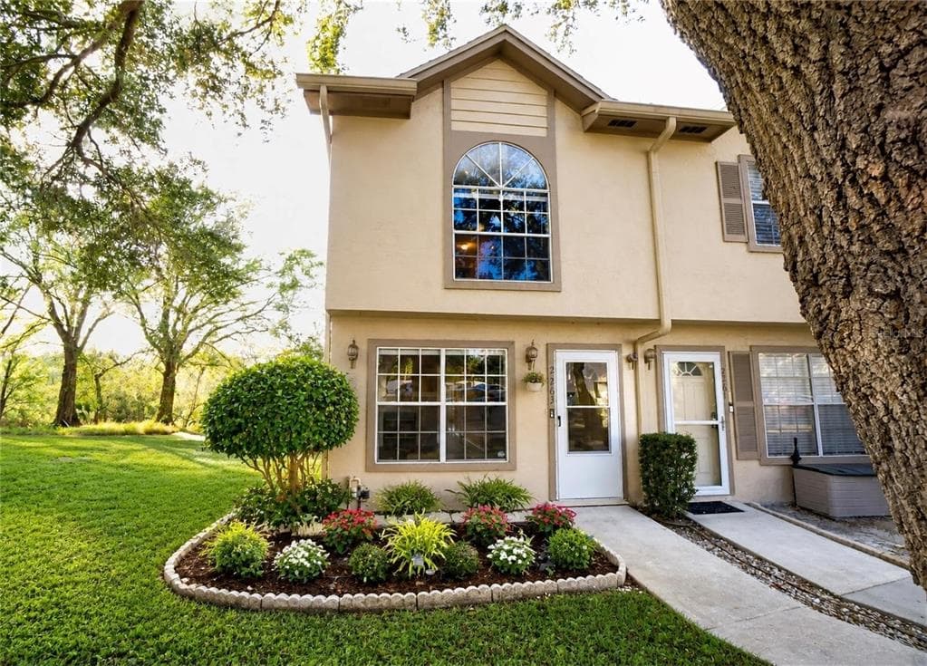 2263 FLETCHERS POINT CIRCLE TAMPA, FL 33613