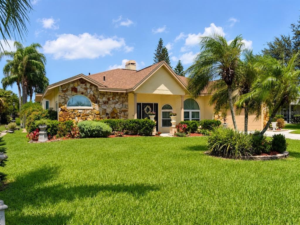 23427 PINE LAKE STREET LAND O LAKES, FL 34639