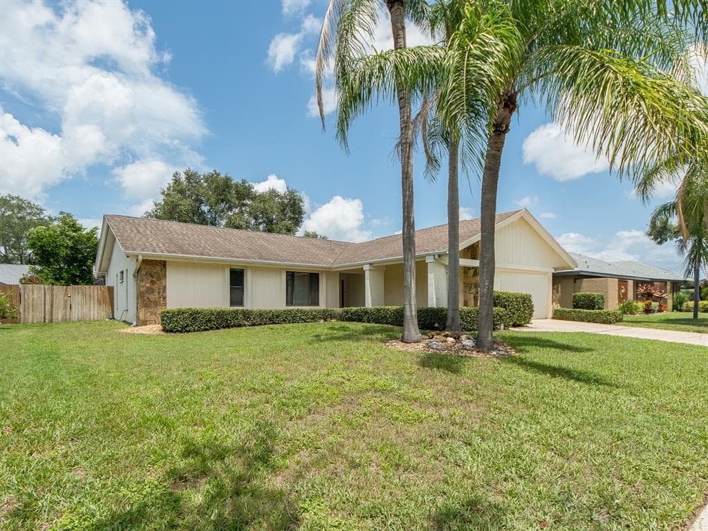 1612 MIDNIGHT PASS WAY CLEARWATER, FL 33765