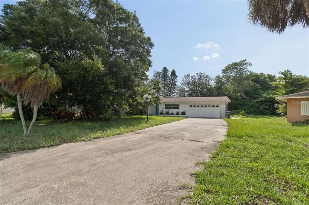 11435 OVAL DRIVE E LARGO, FL 33774