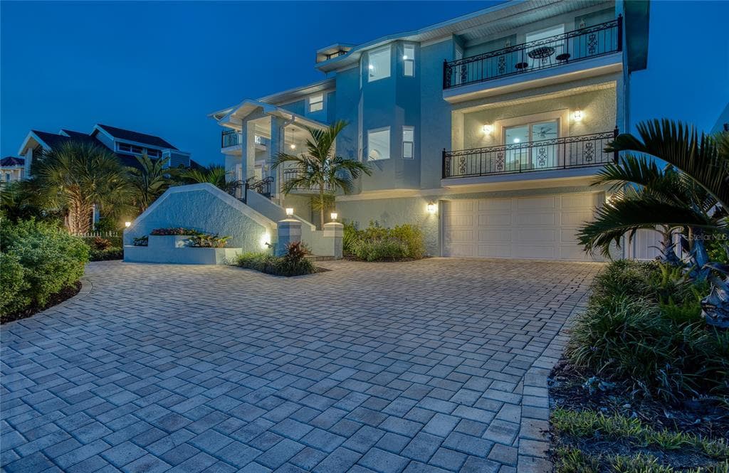 289 8TH AVENUE N TIERRA VERDE, FL 33715