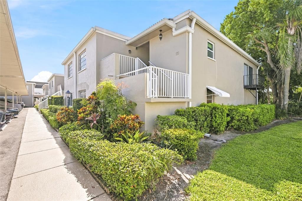919 OSCEOLA ROAD UNIT 207 BELLEAIR, FL 33756