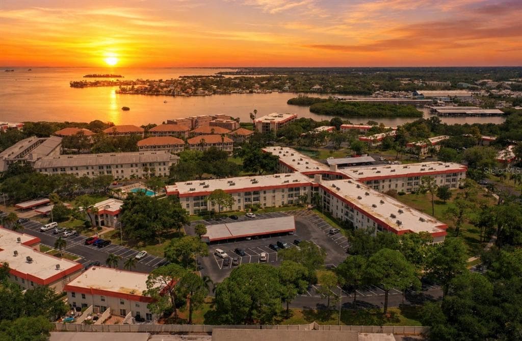 2700 BAYSHORE BOULEVARD UNIT 2110 DUNEDIN, FL 34698