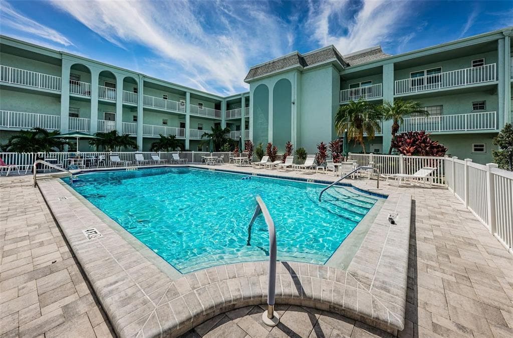1706 BELLEAIR FOREST DRIVE UNIT 136 CLEARWATER, FL 33756