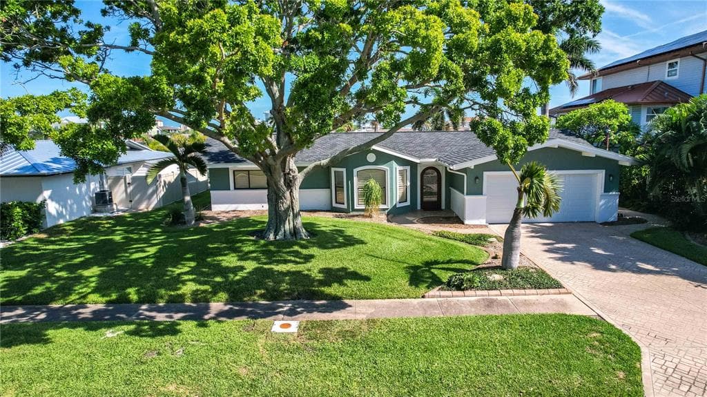 440 PALM ISLAND SE CLEARWATER BEACH, FL 33767