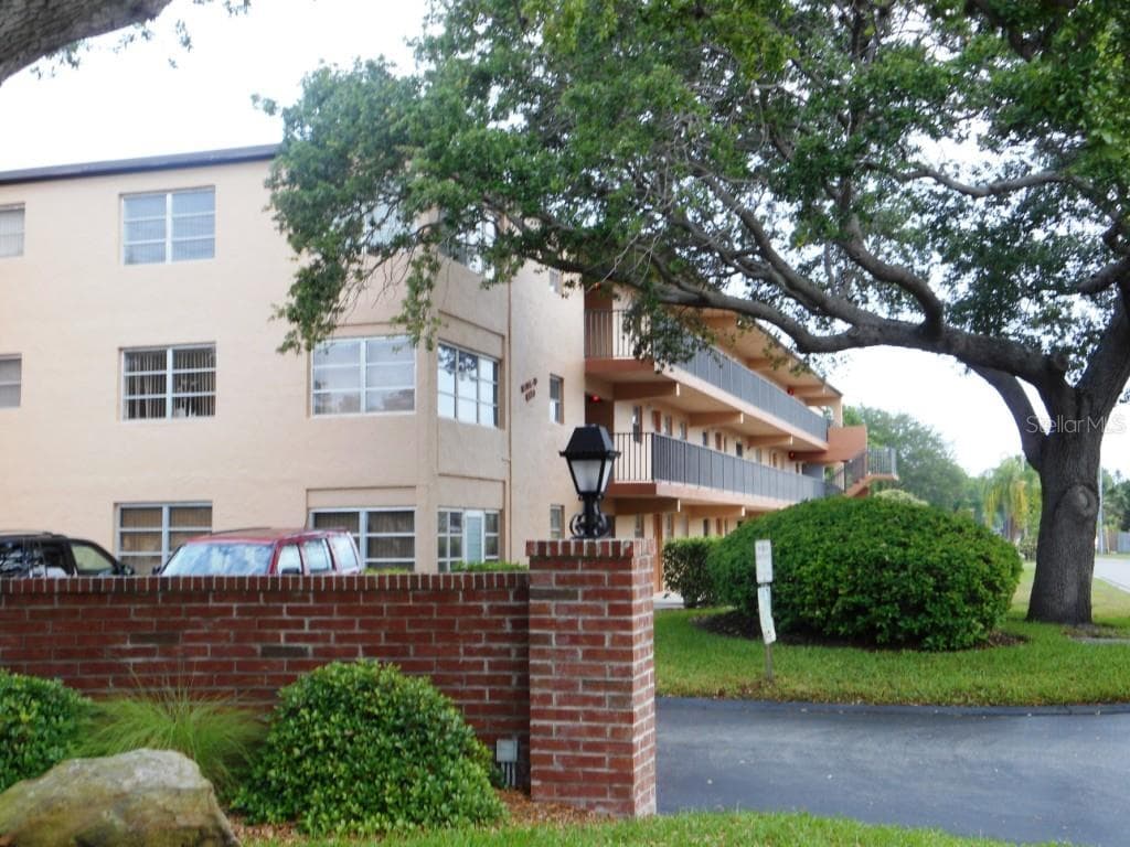 4600 98TH WAY N UNIT 306 ST PETERSBURG, FL 33708