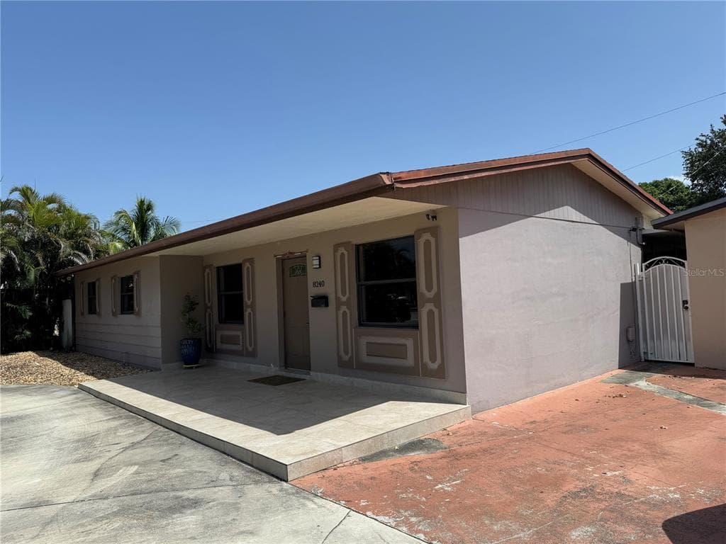 8240 NW 181ST STREET HIALEAH, FL 33015