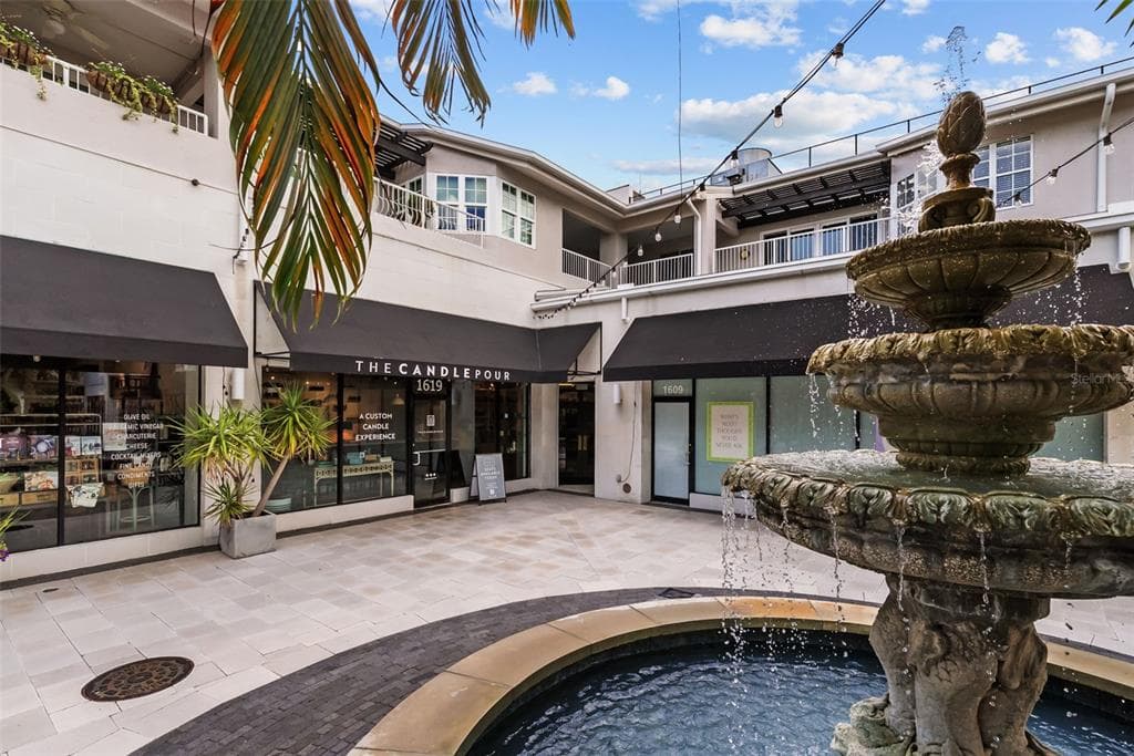 1647 W SNOW CIRCLE UNIT 204 TAMPA, FL 33606