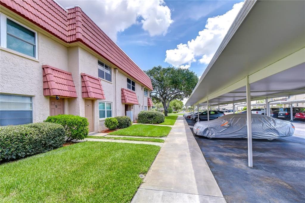 10037 62ND TERRACE N UNIT 5 ST PETERSBURG, FL 33708