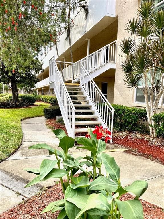 10032 65TH AVENUE N UNIT 17 ST PETERSBURG, FL 33708