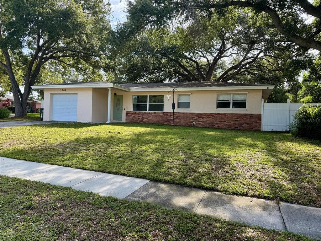 1709 EATON DRIVE NE CLEARWATER, FL 33756
