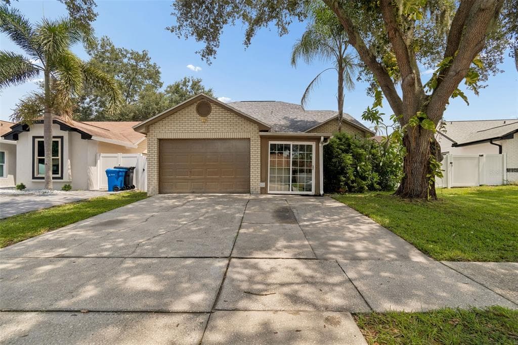 5485 FRIARSWAY DRIVE TAMPA, FL 33624