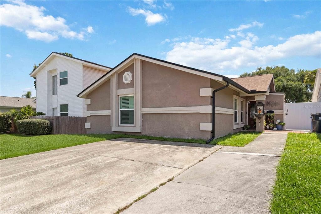 10327 PARKCREST DRIVE TAMPA, FL 33624