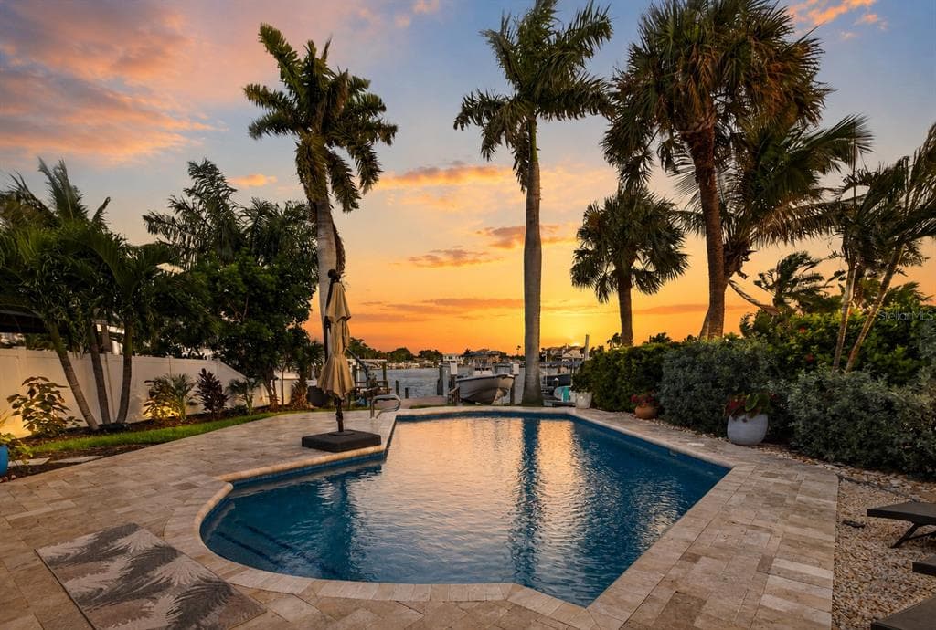 8009 13TH AVENUE S ST PETERSBURG, FL 33707