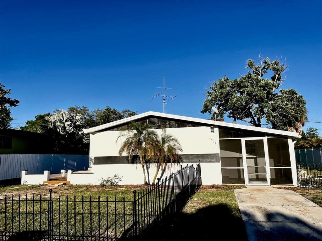 4608 S HESPERIDES STREET TAMPA, FL 33611