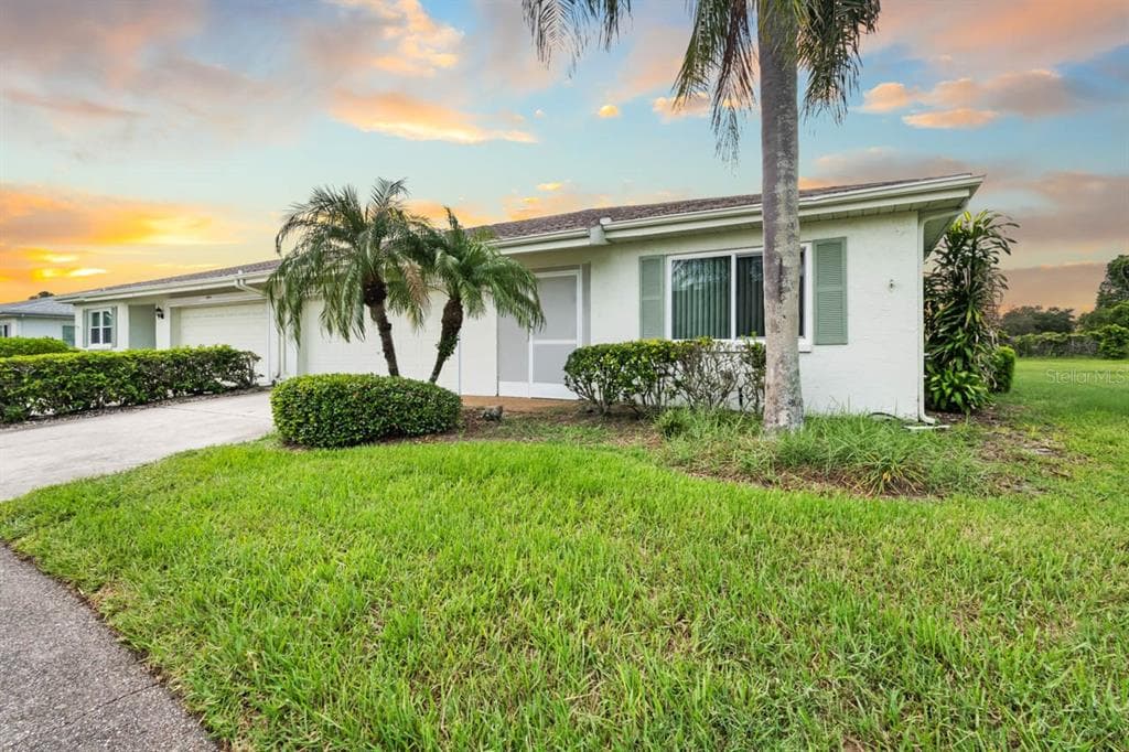 2209 HARTLEBURY WAY UNIT 402 SUN CITY CENTER, FL 33573
