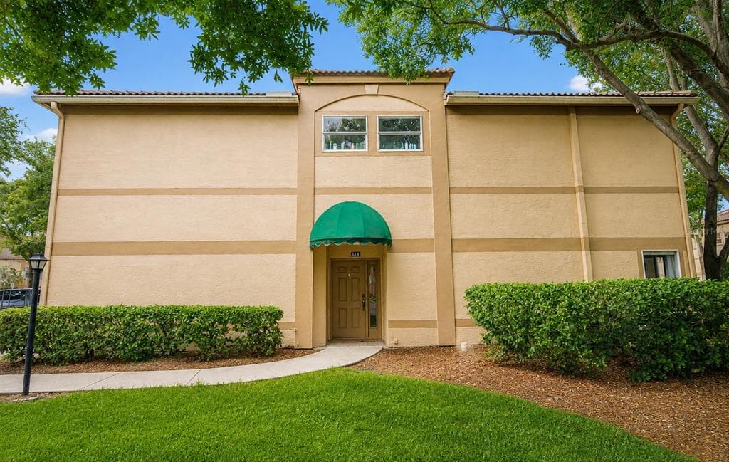 614 ARBOR LAKE LANE TAMPA, FL 33602