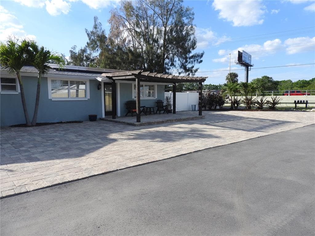 8822 ROCKY CREEK DRIVE TAMPA, FL 33615