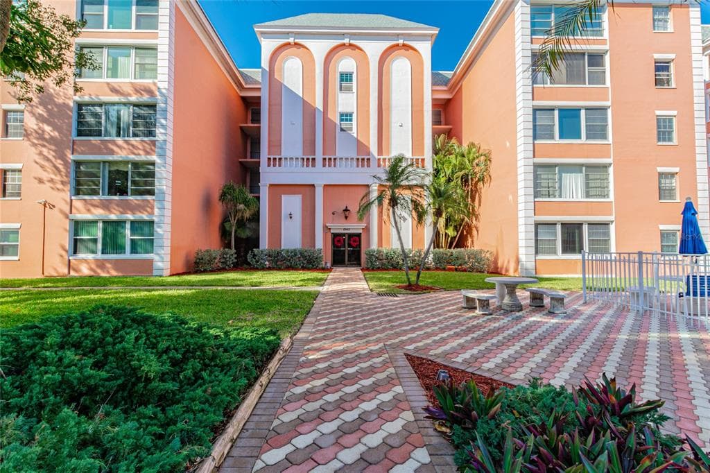1900 68TH STREET N UNIT 210 ST PETERSBURG, FL 33710