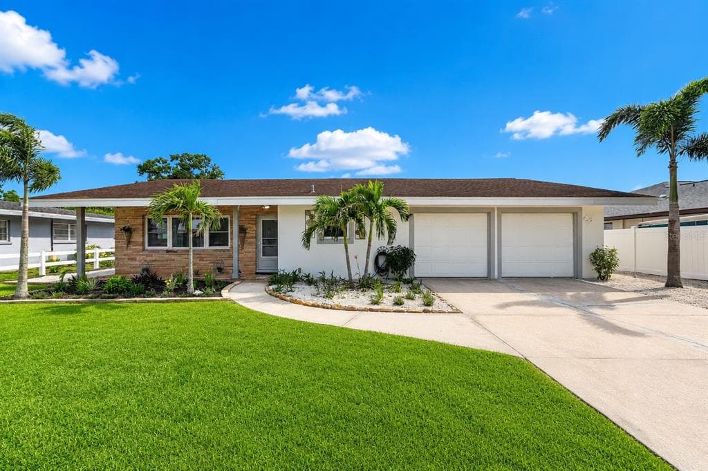 2711 27TH AVENUE DRIVE W BRADENTON, FL 34205