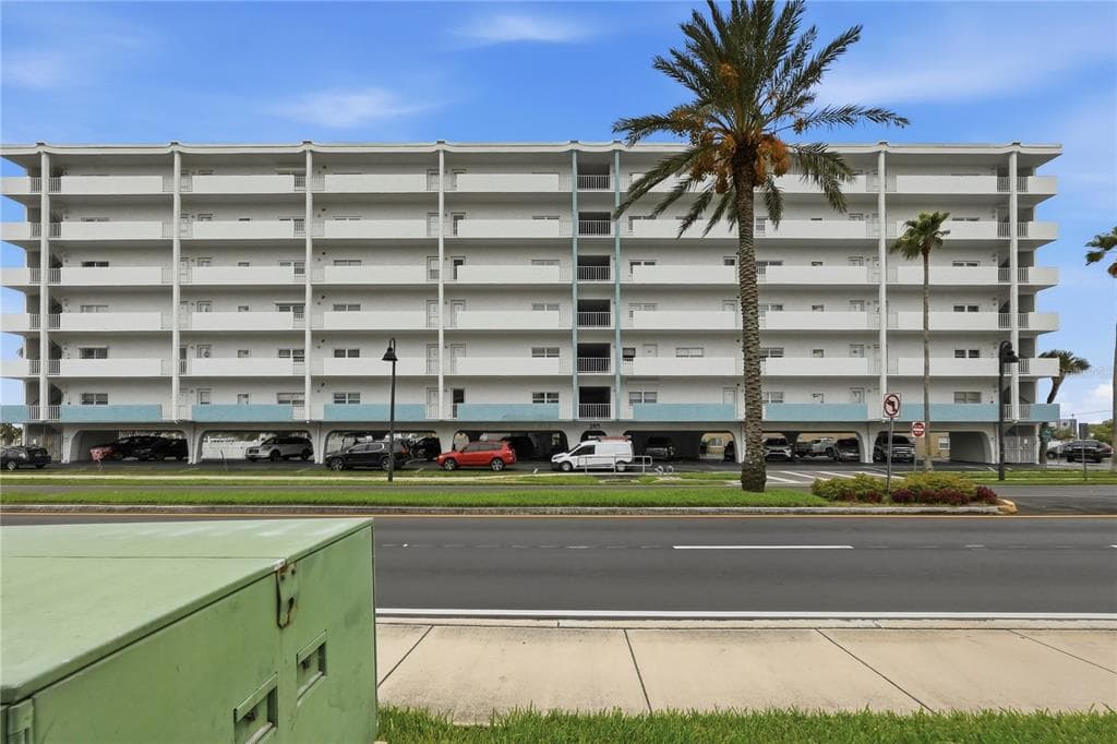 285 107TH AVENUE UNIT 405 ST PETERSBURG, FL 33706