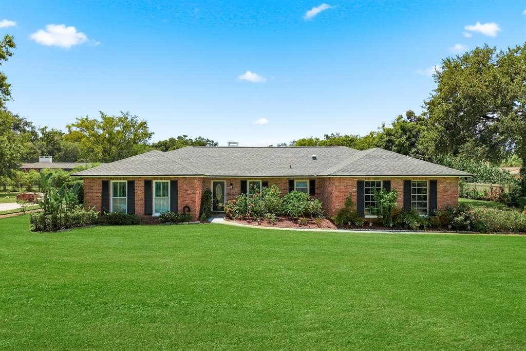 920 LAKE FOREST ROAD CLEARWATER, FL 33765
