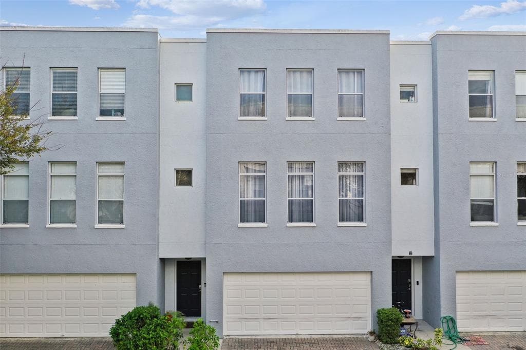 4516 BAY SPRING COURT