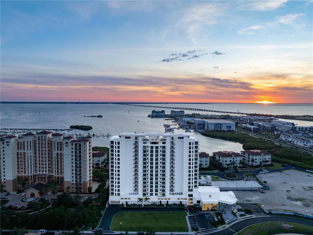 5713 BOWEN DANIEL DRIVE UNIT PH-1701