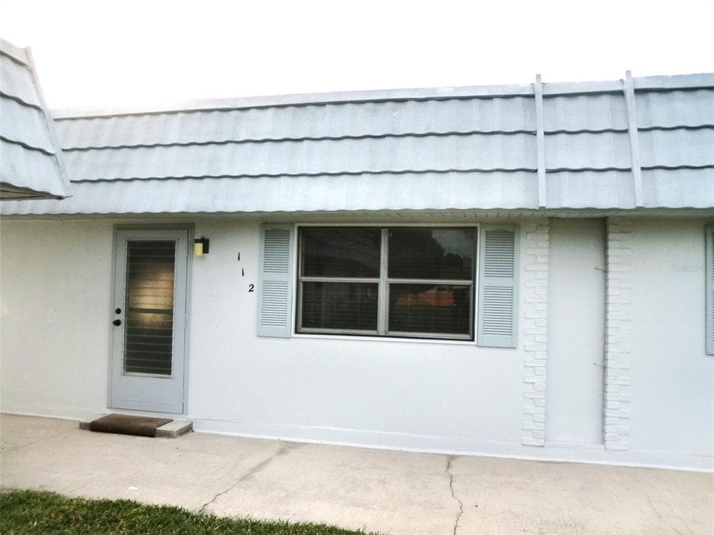 202 BEDFORD TRAIL UNIT 112 SUN CITY CENTER, FL 33573