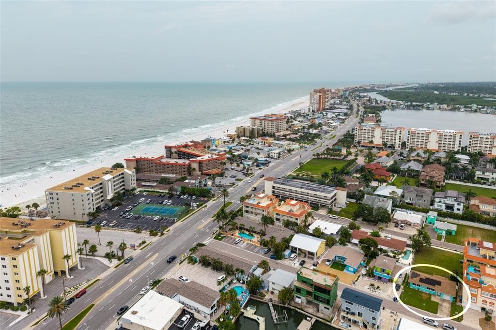 136 175TH TERRACE DRIVE E REDINGTON SHORES, FL 33708