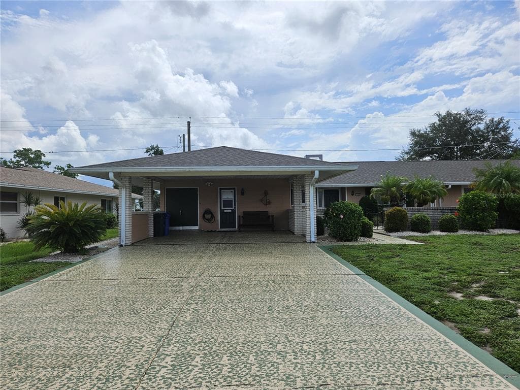 1505 N PEBBLE BEACH BOULEVARD SUN CITY CENTER, FL 33573
