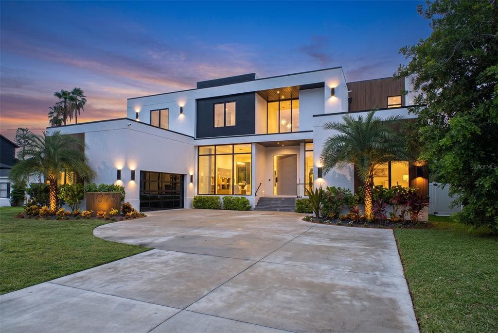 1076 SNELL ISLE BOULEVARD NE ST PETERSBURG, FL 33704
