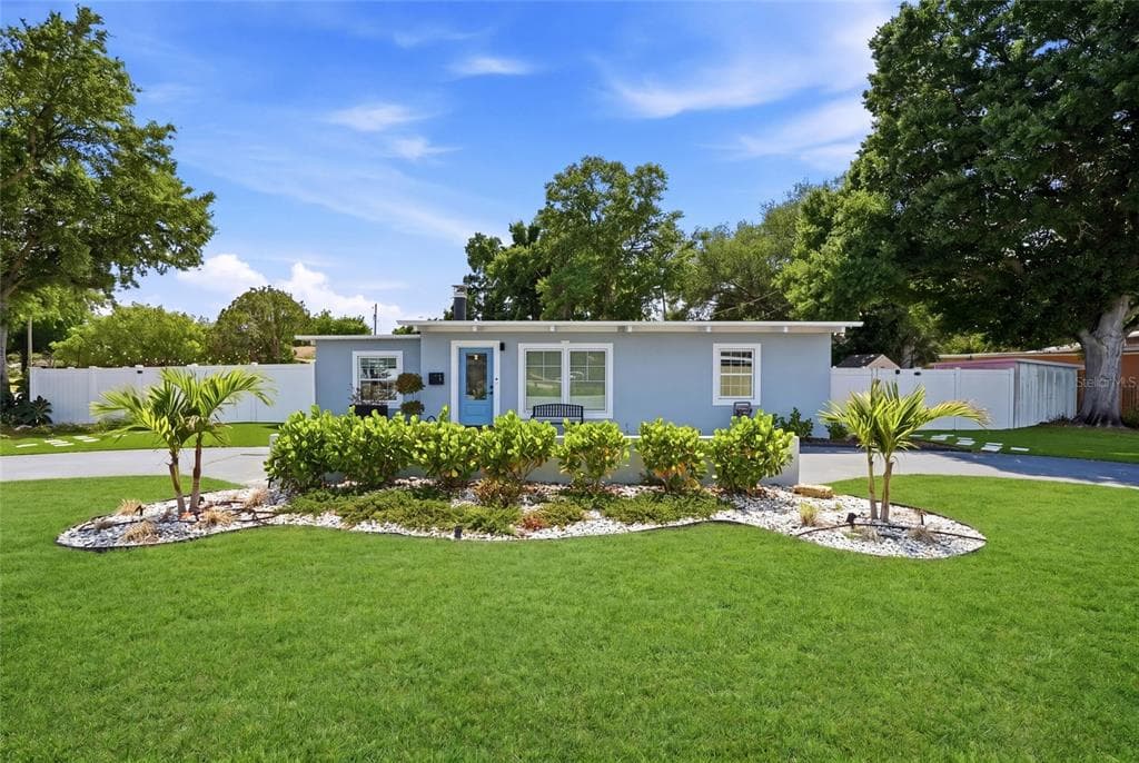 1134 MEADOWLAWN DRIVE N ST PETERSBURG, FL 33702