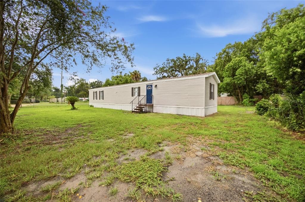 11602 LEWIS AVENUE THONOTOSASSA, FL 33592
