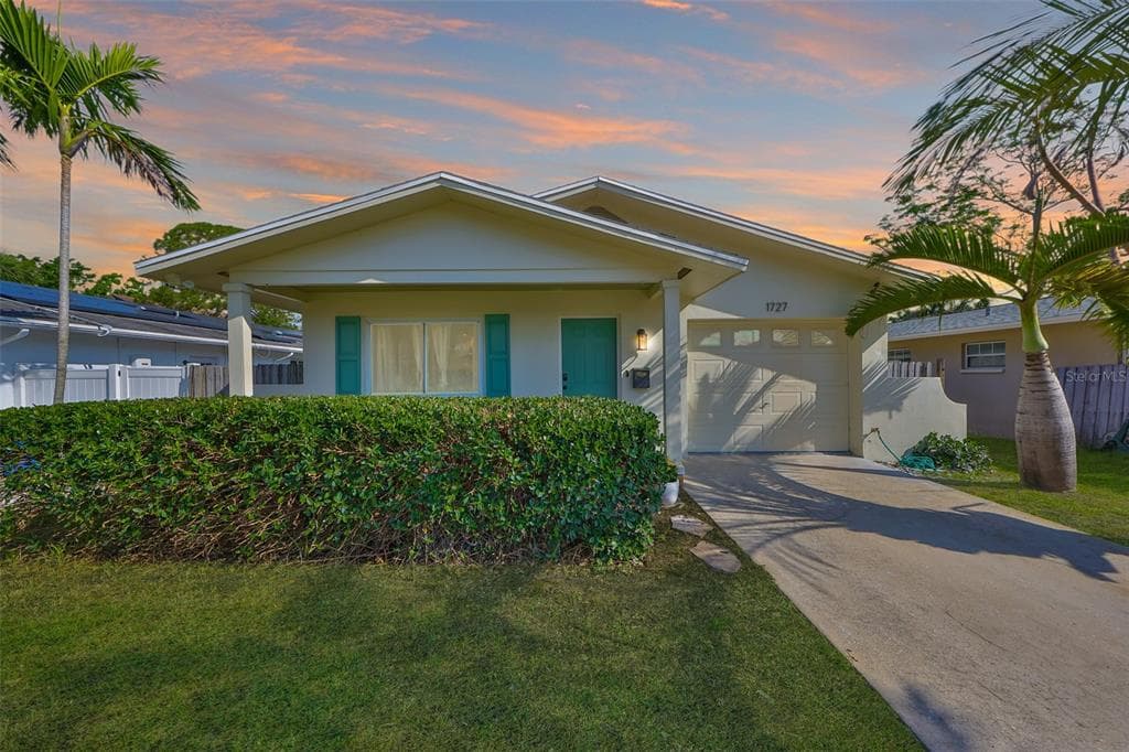 1727 NEW HAMPSHIRE AVENUE NE ST PETERSBURG, FL 33703