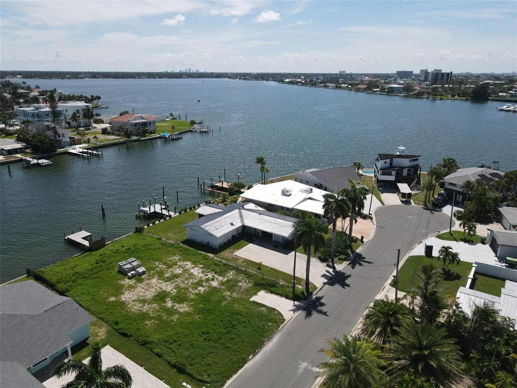 11125 4TH ST E TREASURE ISLAND, FL 33706