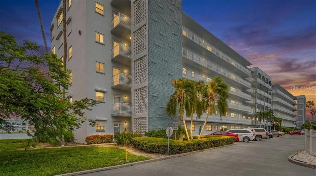 5925 SHORE BOULEVARD S UNIT 302 GULFPORT, FL 33707